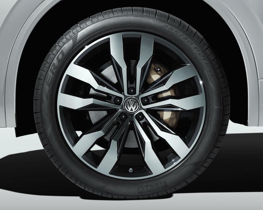 Колеса Volkswagen Touareg V6 TDI R-Line 2018 года  (WW) (фото 14 из 41)